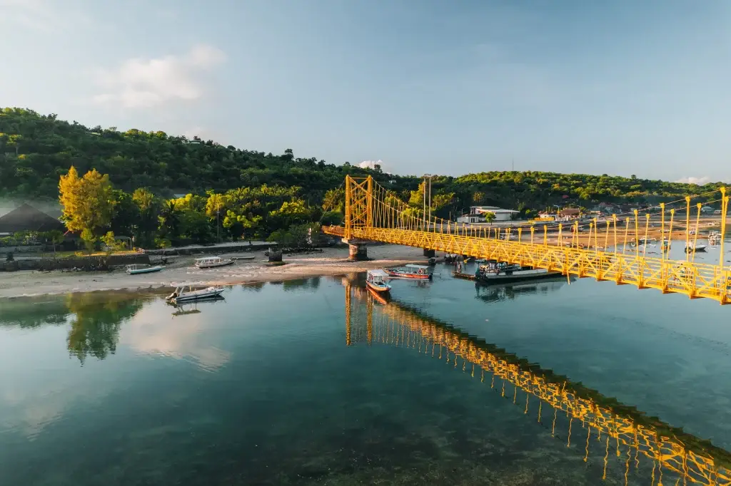 Nusa dua bali famous yellow bridge nusa lembongan nusa ceningan